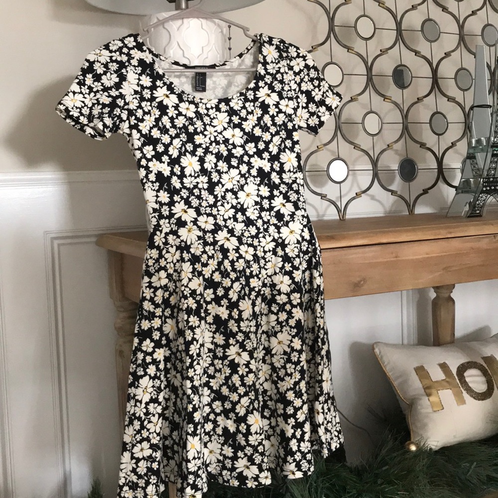 Short sleeve dress